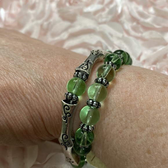 NWT Courtney G Silver Tone & Green Bracelets Set!! - Picture 2 of 3